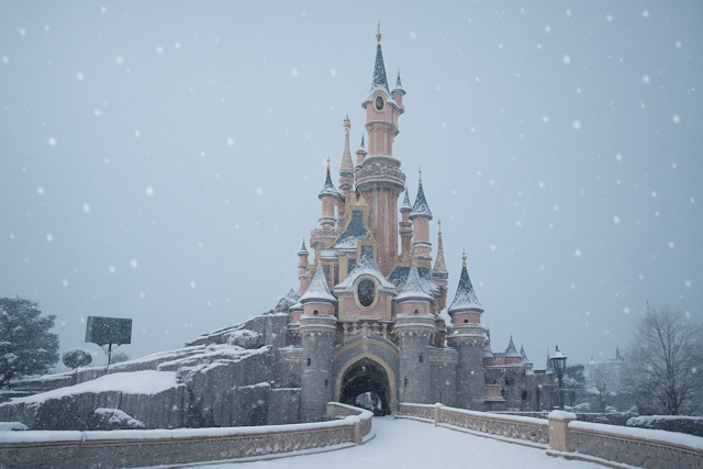 Disneyland Paris in inverno: féerie, neve e parata luminosa